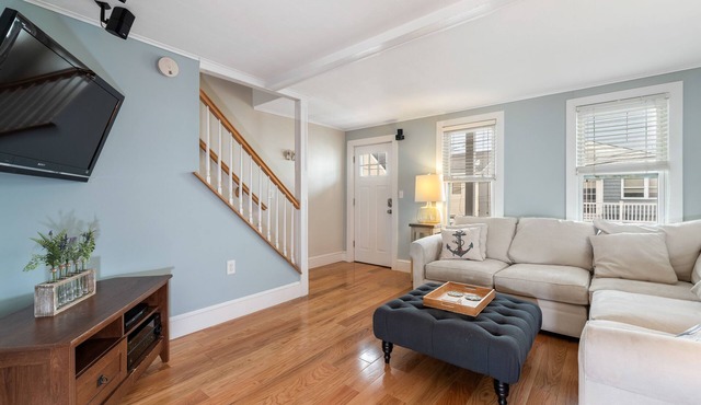 SEA BRIGHT BEACH BEAUTY. 1 block to beach, restaurants, entertainment. 3br, Deck