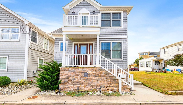 SEA BRIGHT Beach Oasis! 75 ft from the beach - Water views & Spectacular Sunsets