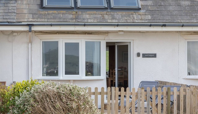 SEA CAMPION, pet friendly, character holiday cottage in Thurlestone