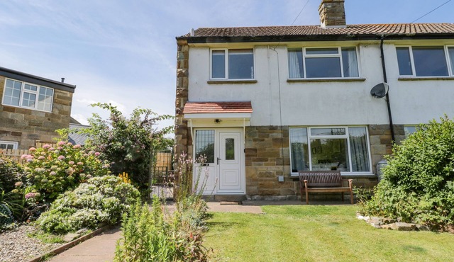 SEA CHANGE, pet friendly, with open fire in Whitby