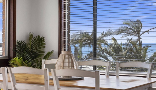 Sea Change - Spectacular views without the huge price tag! Walk