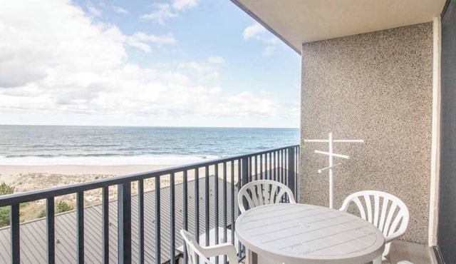 Sea Colony 7th floor condo w/elevator, shared sauna, and ocean view