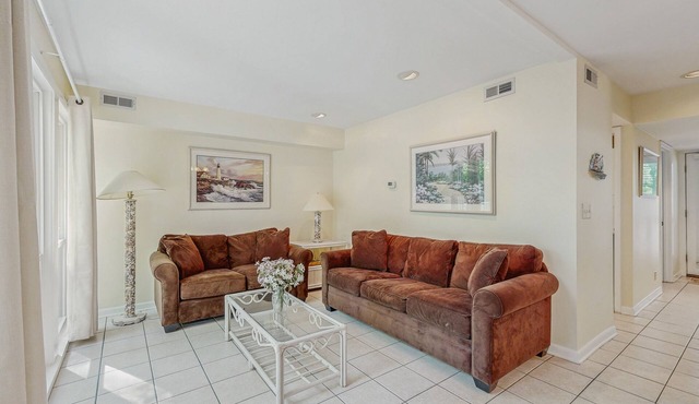 Sea Colony Tennis 1st-floor condo with gym, sauna, & tennis court