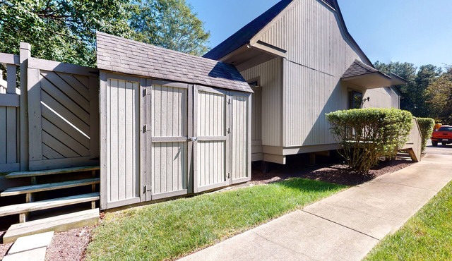 Sea Colony Tennis 1st floor condo w/pool, basketball court, and shared sauna