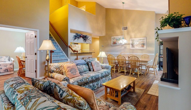 Sea Colony Tennis 2nd-floor condo with tennis/basketball, 3-season room, & AC