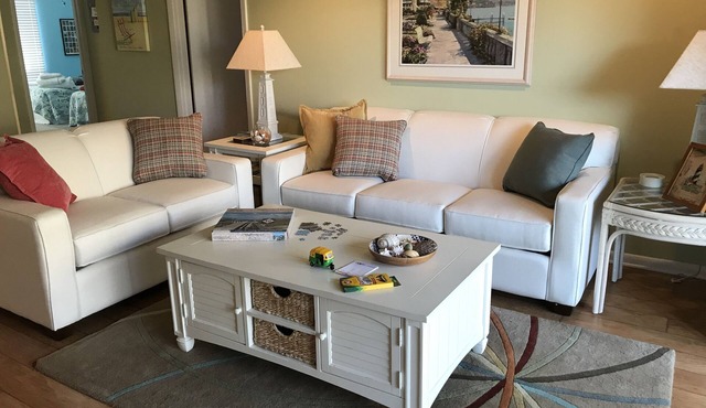 Sea Colony, Walk to Beach & Tennis-Beautiful, Sparkling Clean Getaway!