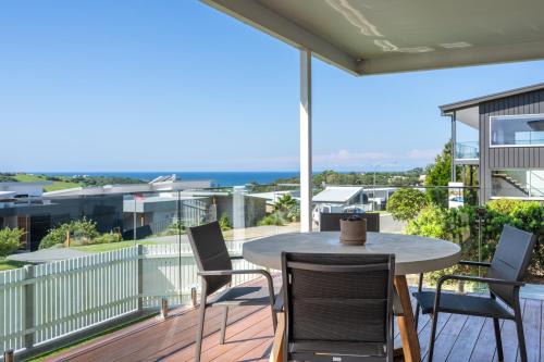 Sea&Country Kiama-Stunning Views-Relaxing-Spacious-Deck-EVC-Travellers Award 2025 & 2026