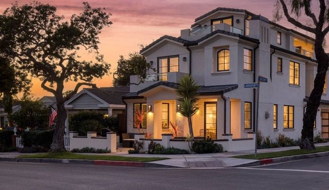 Sea Crown by AvantStay | 5mins from the Beach w/Multiple Terraces!