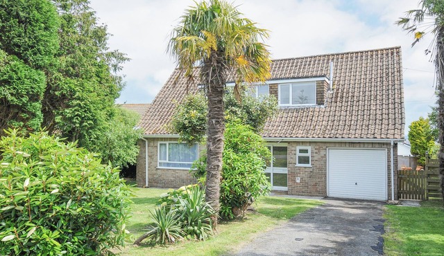 SEA DRIFT, pet friendly, with a garden in Carlyon Bay