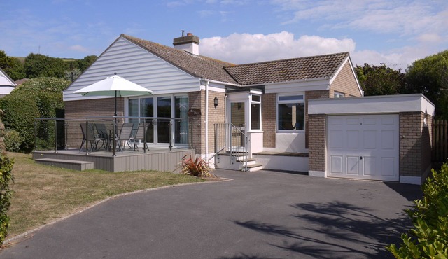 Sea Dunes - a Croyde bungalow with sea views & easy walk to the beach or village