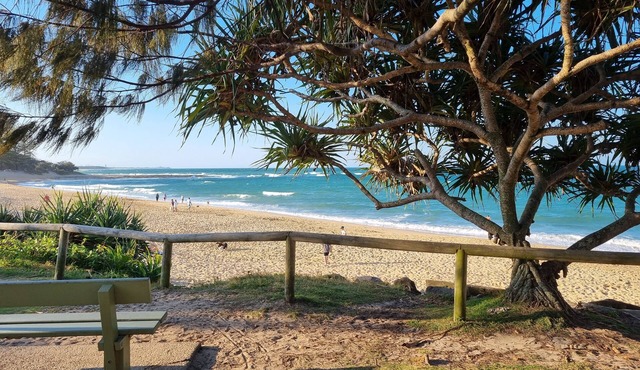 Sea Esta @ Moffat Beachside, Pet friendly, quiet street, adjacent to park.