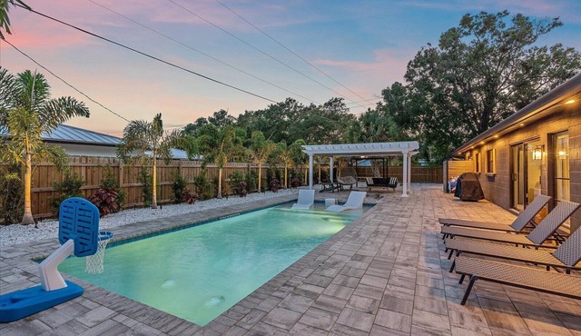 Sea Esta | Private Saltwater POOL + Putting Green!