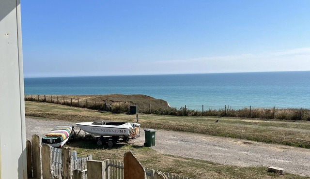 Sea Facing 2BD Terraced Home - Peacehaven