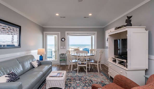 Sea Fever: Beachy Oceanfront House on East Beach