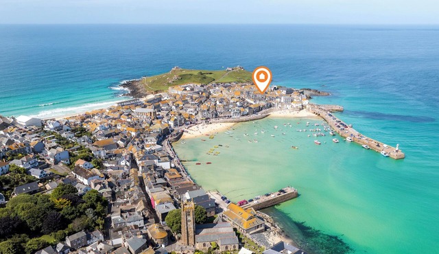 Sea Fever spectacular sea views, private sunny balcony, Free WiFi