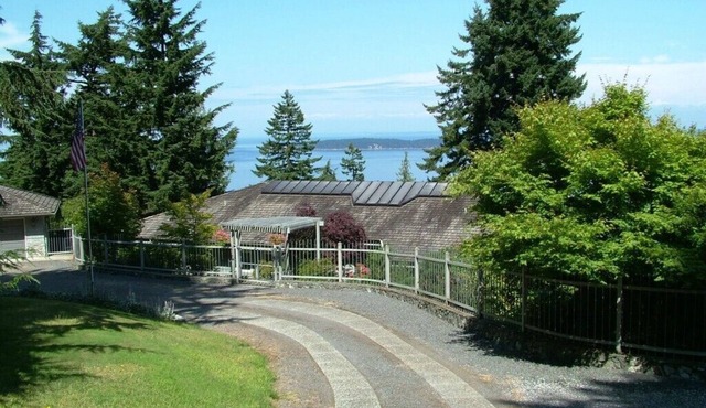 Sea Forever Guest House.Stunning Views of Sea & Mountains. Pet Friendly.Quiet.