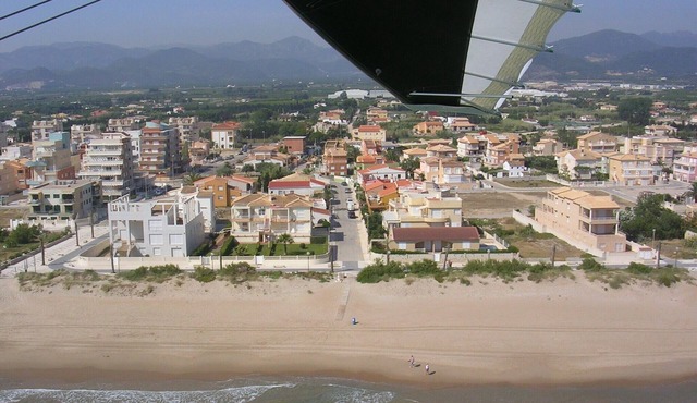 Sea Front Apartment at Oliva Beach. Free Wi-Fi Internet.