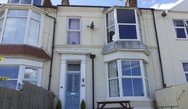 SEA FRONT APARTMENT, pet friendly, country holiday cottage in Hornsea