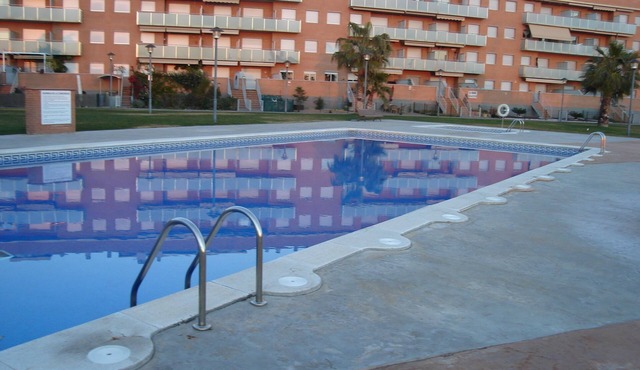 Sea Front Apartment. Sea views. Swimming pool. Private parking. Air conditioning.