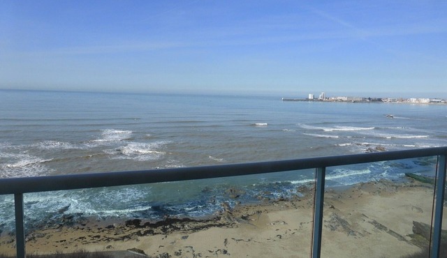 Sea-front T3 apartment with parking, sleeps 5