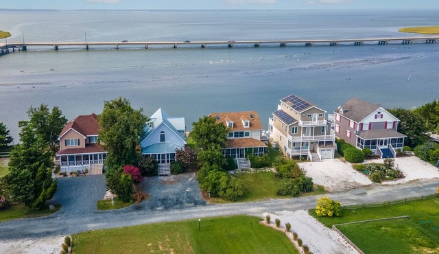 Sea Glass - A Waterfront Treasure on Marsh Island!