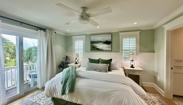 Sea Glass Cottage North End Of Anna Maria 2bed/2 bath w/pool Steps to Beach