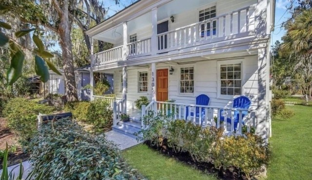 Sea Glass Cottage on Duke - Three Bedrooms Downtown Beaufort