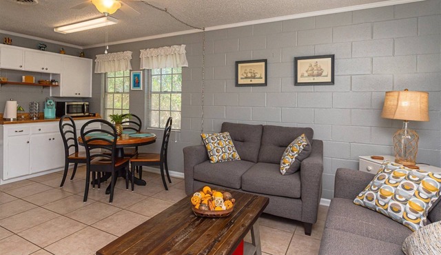 Sea Gun Bayhome 128 | Copano Bay Access + Pool!