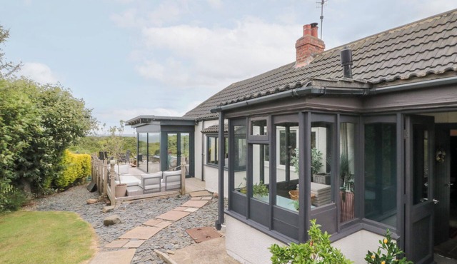 SEA HAVEN, pet friendly, with open fire in Primrose Valley