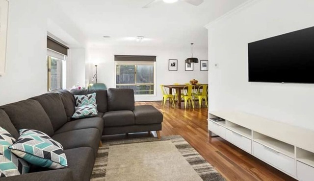 Sea Home - Sleeps 8 in Barwon Heads