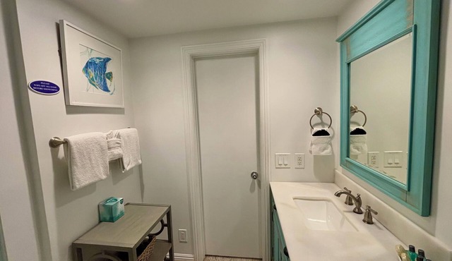Sea Horse Resort - Villa Ocean Front Deluxe One Bedroom Suite {1, 4}