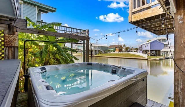 Sea Isle Canal Side Hot Tub + Easy Beach Access