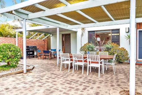 Sea J's Brighton - Local Charm and Beachside Flair