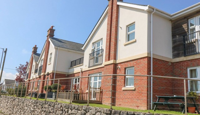 SEA LA VIE, family friendly, country holiday cottage in Benllech