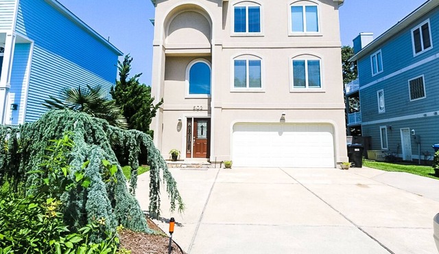 Sea La Vie! Large and updated within walking dista