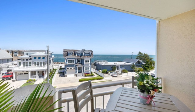 Sea La Vie: Oceanview Condo with Pool