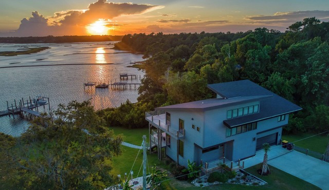 Sea La Vie: Waterfront 4BR Luxury Home for Nature Lovers w/Private Boat Dock
