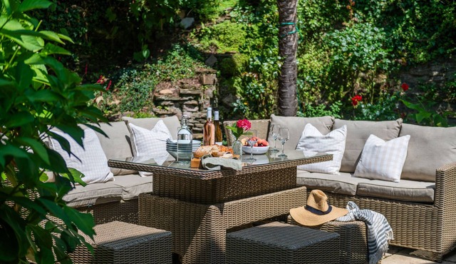 Sea Lavender - a house that sleeps 9 guests in 5 bedrooms