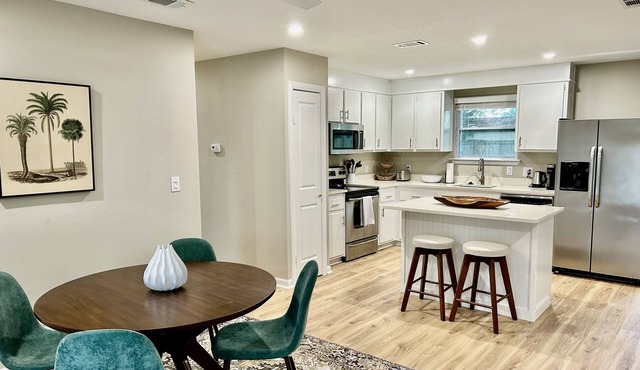 Sea Le Vie Cottage By The Beach!