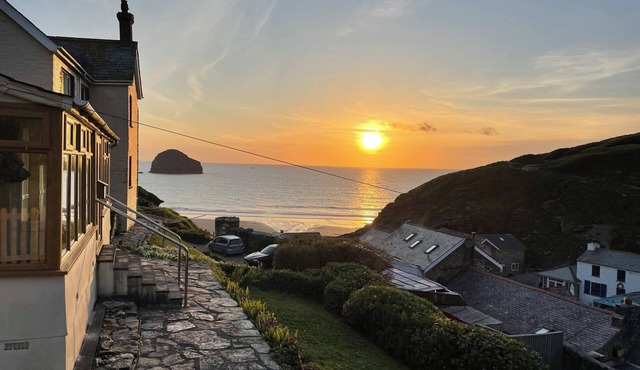 SEA LEDGE, pet friendly, country holiday cottage in Tintagel