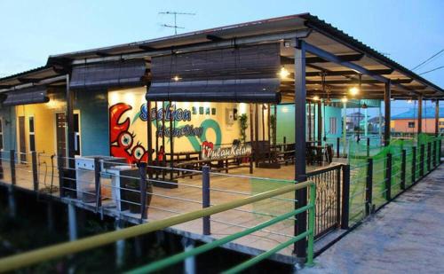 Sea Lion Pulau Ketam Bungalow Homestay