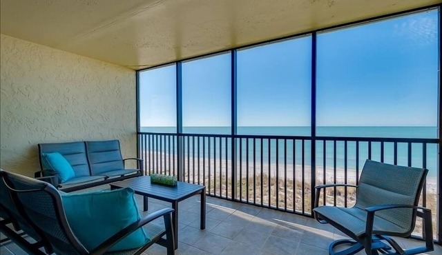 Sea Oats 215 2 Bedroom Home by RedAwning