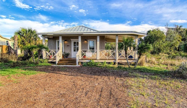 Sea Oats Cottage; Romance by the Sea, Luxury 1 bdrm, 1 bath, walk to the beach