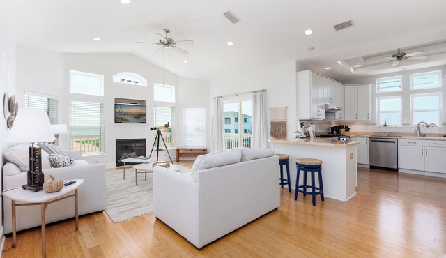 Sea Pearl beautiful beachside home! Less than one minute walk to the beach!