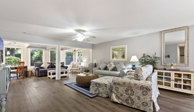 Sea Pines, Amazing Complete Remodel, Walk to the Beach Club, Two free bikes