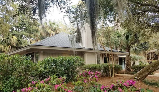 Sea Pines Cottage 2 min walk to Beach! 5th Row. Pool, Hot Tub, Kids Room!