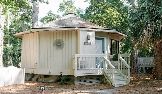 Sea Pines hut, 5-min walk to beach, dog friendly!