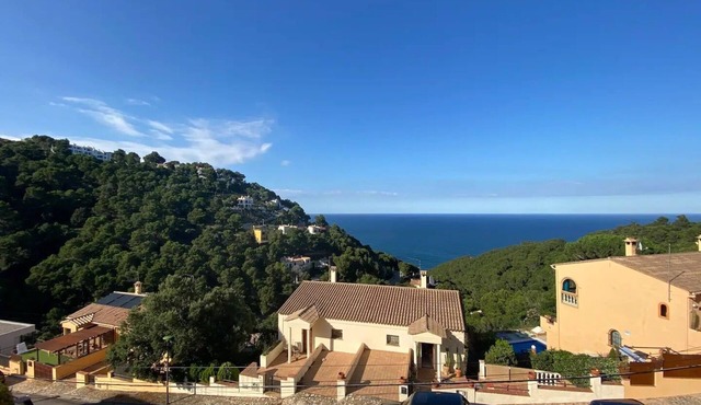 Sea Pines - Three bedroom tourist-licensed home with views of the Mediterranean!