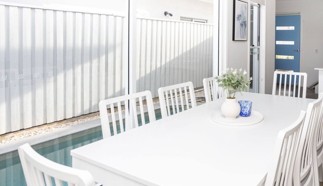 Sea Poppy - Beachside 4 Bedroom home with pool