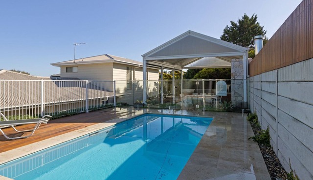 Sea Ranch - Rye Back Beach rural retreat with tennis court and spa!